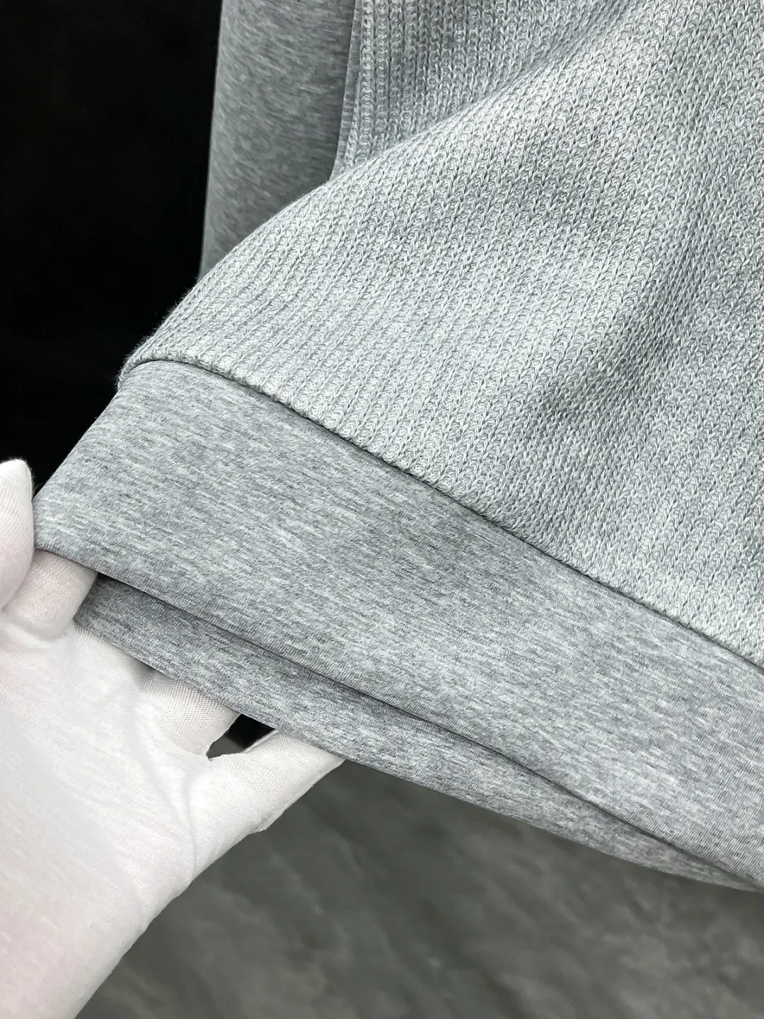 BC Autumn and Winter New Arrival Casual Lapel Half Placket Sweatshirt. The half-zipper design adds a little bit of caution. If you open it at will, the style will instantly improve. It is low-key and stylish, unique and attractive, and has both fashion and warmth. Interpret the product through simple design, the design gives you new styling inspiration, and perfectly conforms to the current trend! It avoids the constraints of seasonal trends and easily demonstrates the brand's charm and fashion effect. Premium is simple and pure, and the upper body is high-end! ! You can show a very fashionable style on different occasions, and you can show your unique charm anytime and anywhere! Sizes:M-3XL
